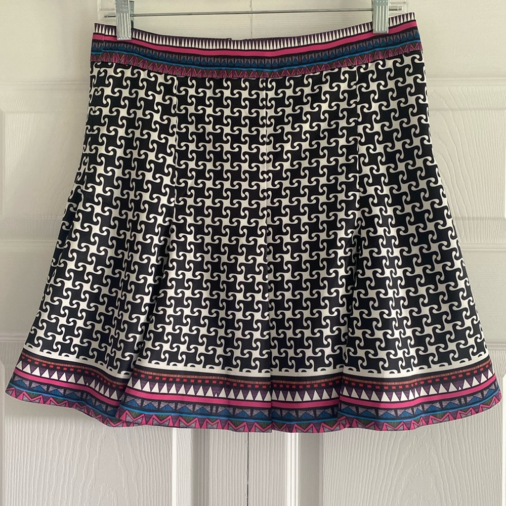 MackenzieMode Black/White Print Mini Skirt - US Size 4/AUS Size 8
